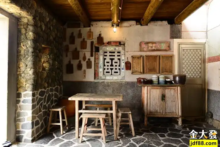 澎湖花火節觀賞地點觀音亭海堤是最夯的，離煙火施放處最近。